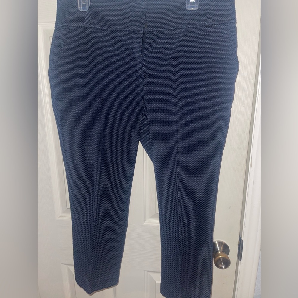 Old Navy capri pants size 12, navy blue